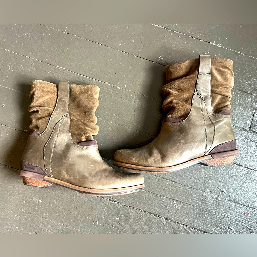 Patagonia Addie ruffle slouch suede and full grain leather ankle boots size 8